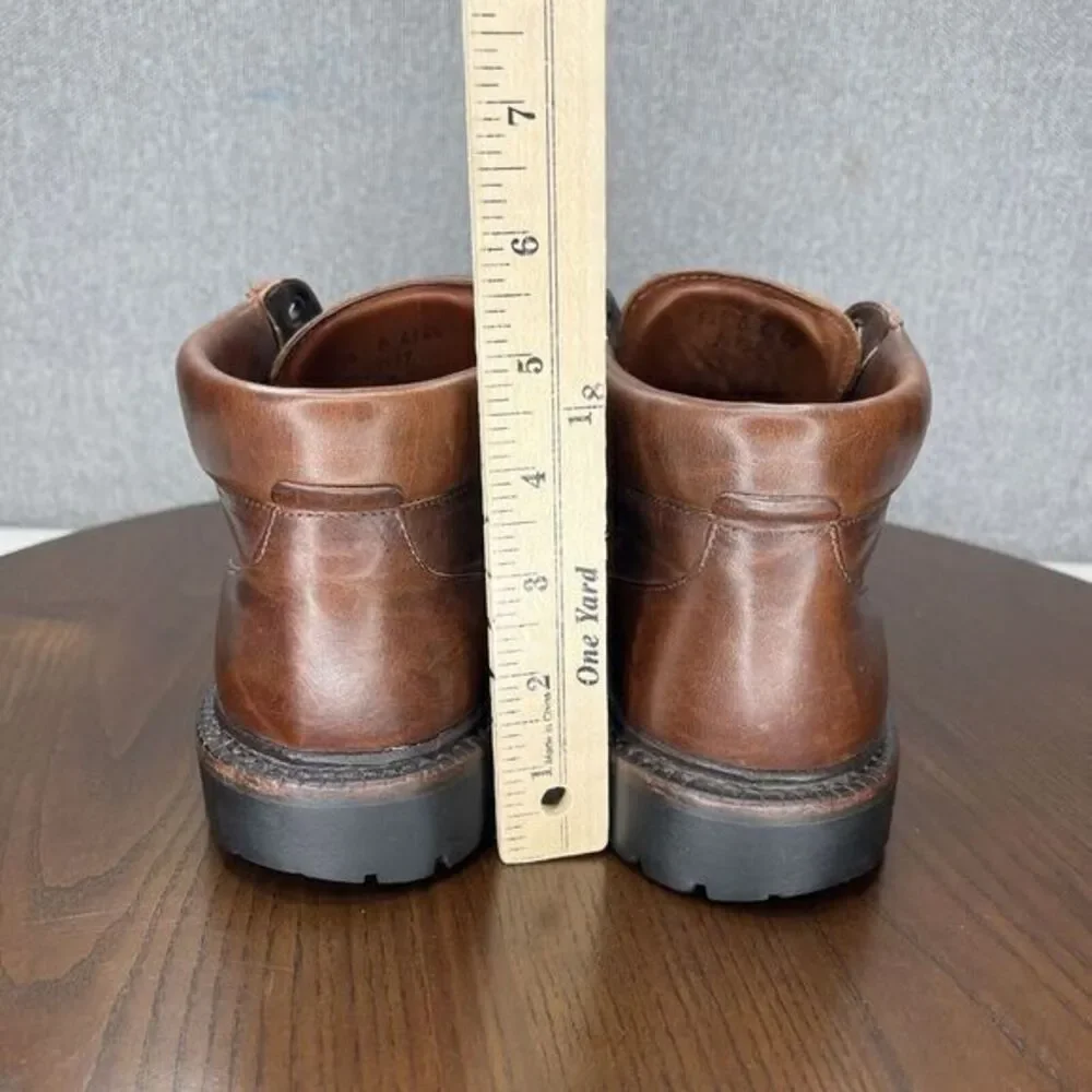 Allen Edmonds Cascade Chukka‎ Boots Men's 9.5B Brown Leather Vibram Moc Toe 6164
